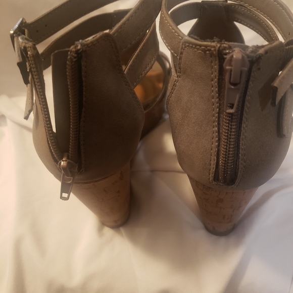 pop Platform Wedge Sandals Grey Distress NWOT - Picture 5 of 9